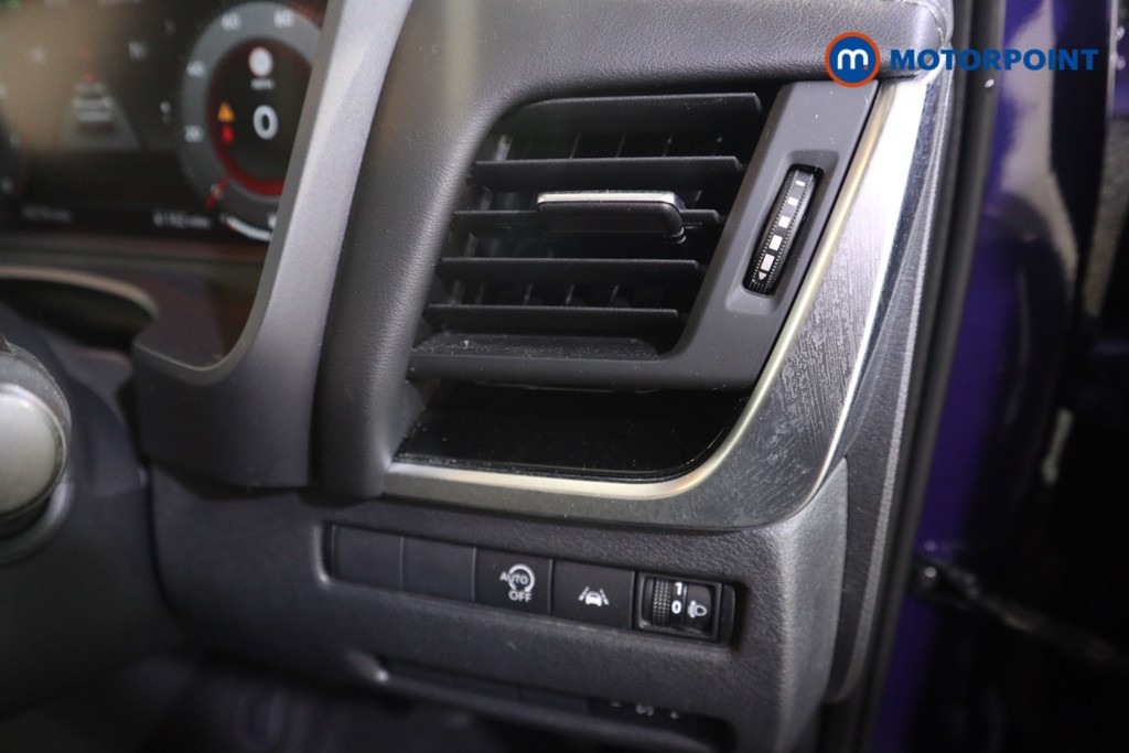 Nissan Qashqai N-Connecta Manual Petrol SUV - Stock Number (1591502) - 9th supplementary image