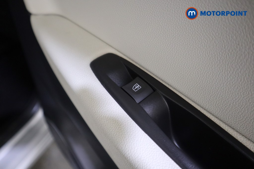 Renault Captur Gt Line Manual Petrol SUV - Stock Number (1591540) - 16th supplementary image