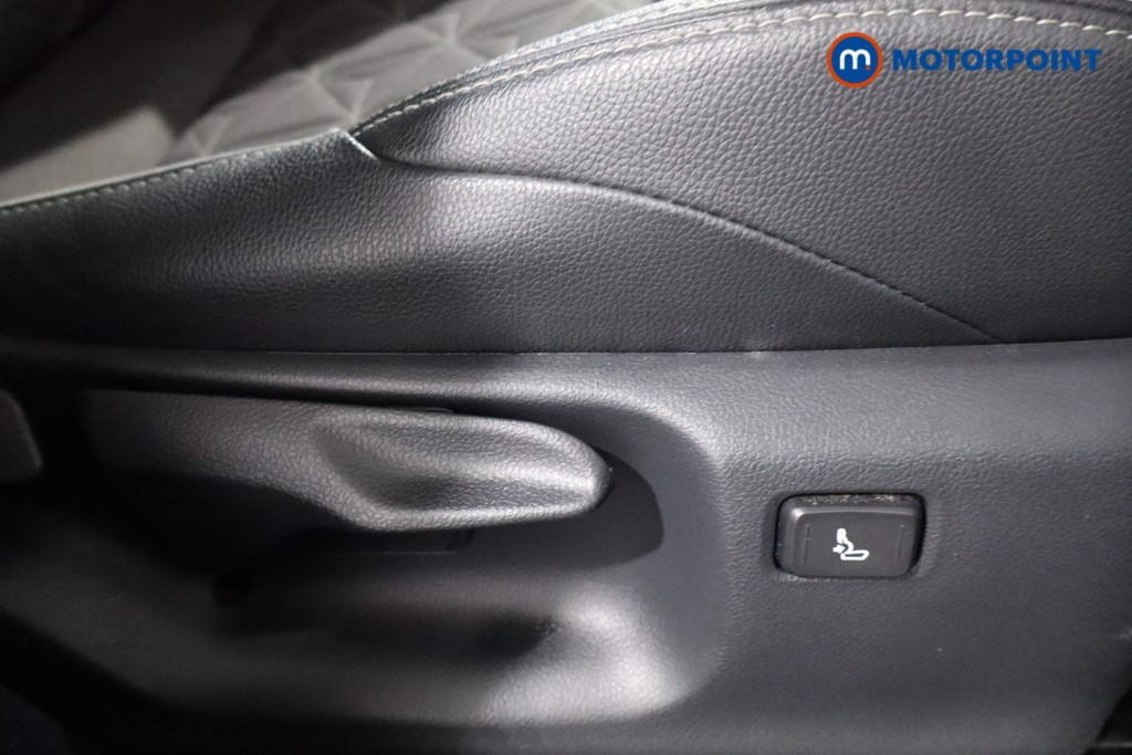 Toyota Yaris Cross Excel Automatic Petrol-Electric Hybrid Estate - Stock Number (1591636) - 25th supplementary image