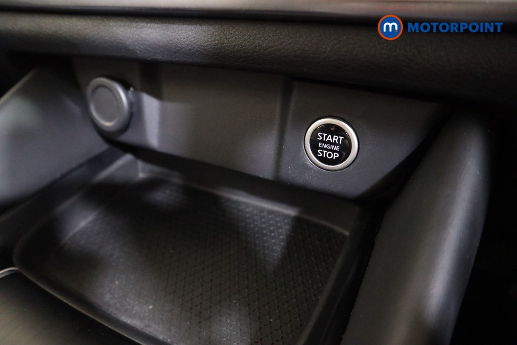 Nissan Qashqai N-Connecta Manual Petrol SUV - Stock Number (1591645) - 10th supplementary image