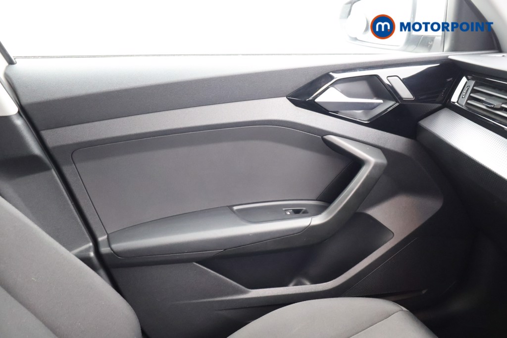 Audi A1 Technik Manual Petrol Hatchback - Stock Number (1591858) - 14th supplementary image