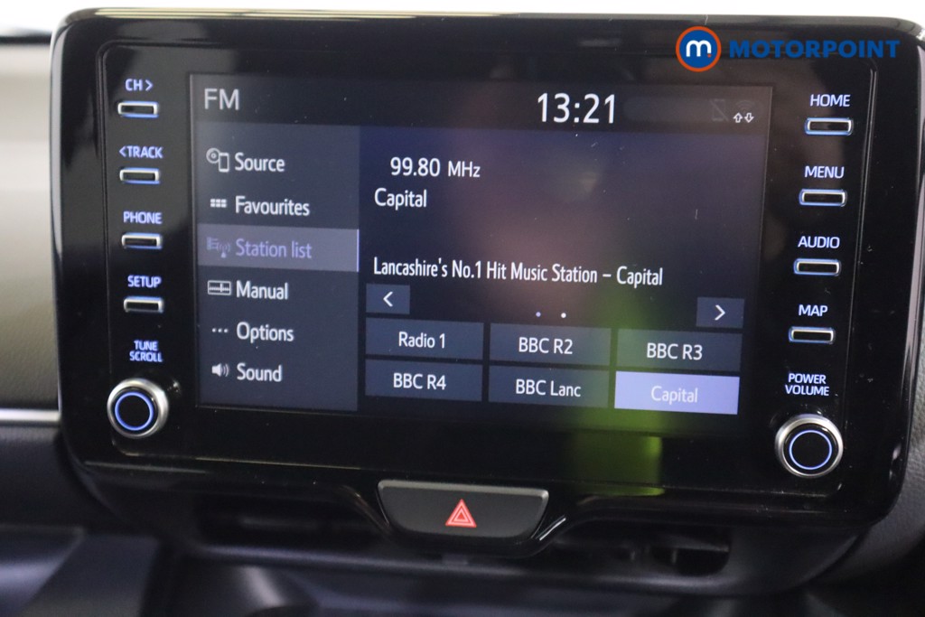 Toyota Yaris Design Automatic Petrol-Electric Hybrid Hatchback - Stock Number (1592253) - 2nd supplementary image