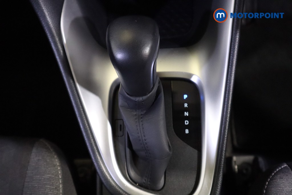 Toyota Yaris Design Automatic Petrol-Electric Hybrid Hatchback - Stock Number (1592253) - 5th supplementary image