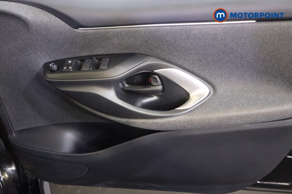 Toyota Yaris Design Automatic Petrol-Electric Hybrid Hatchback - Stock Number (1592253) - 13th supplementary image