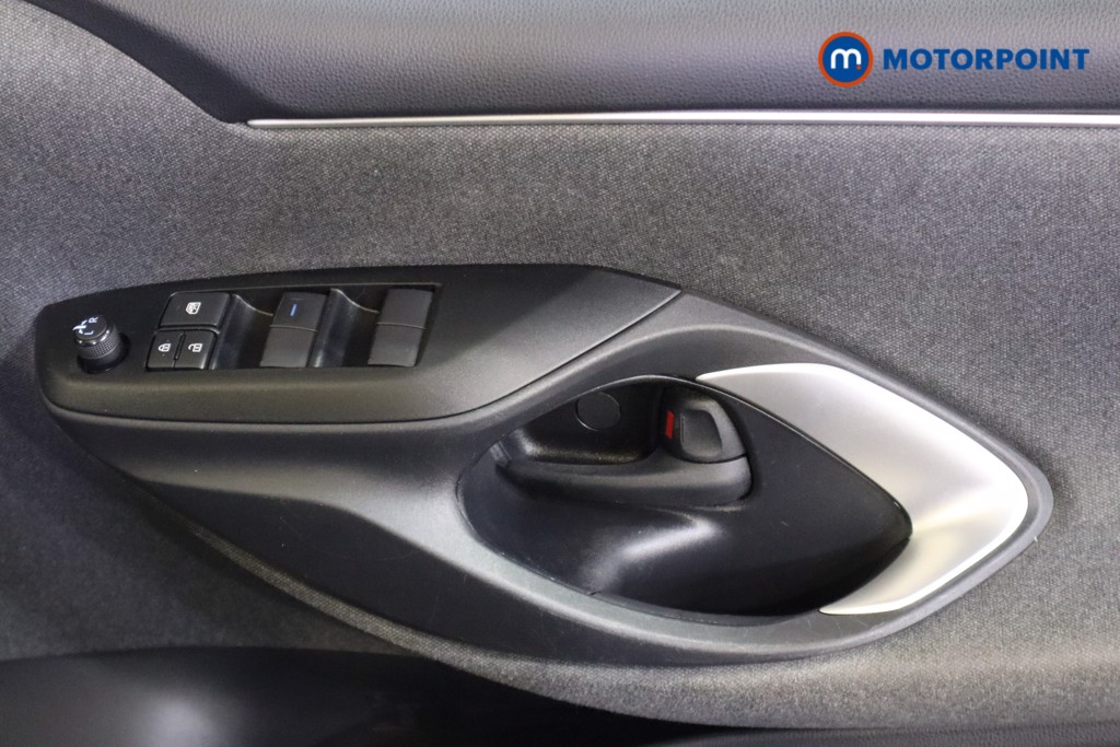 Toyota Yaris Design Automatic Petrol-Electric Hybrid Hatchback - Stock Number (1592253) - 14th supplementary image