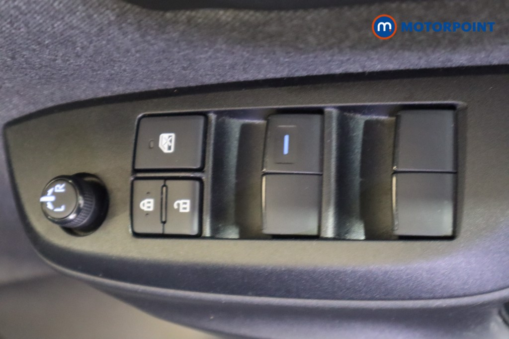 Toyota Yaris Design Automatic Petrol-Electric Hybrid Hatchback - Stock Number (1592253) - 15th supplementary image