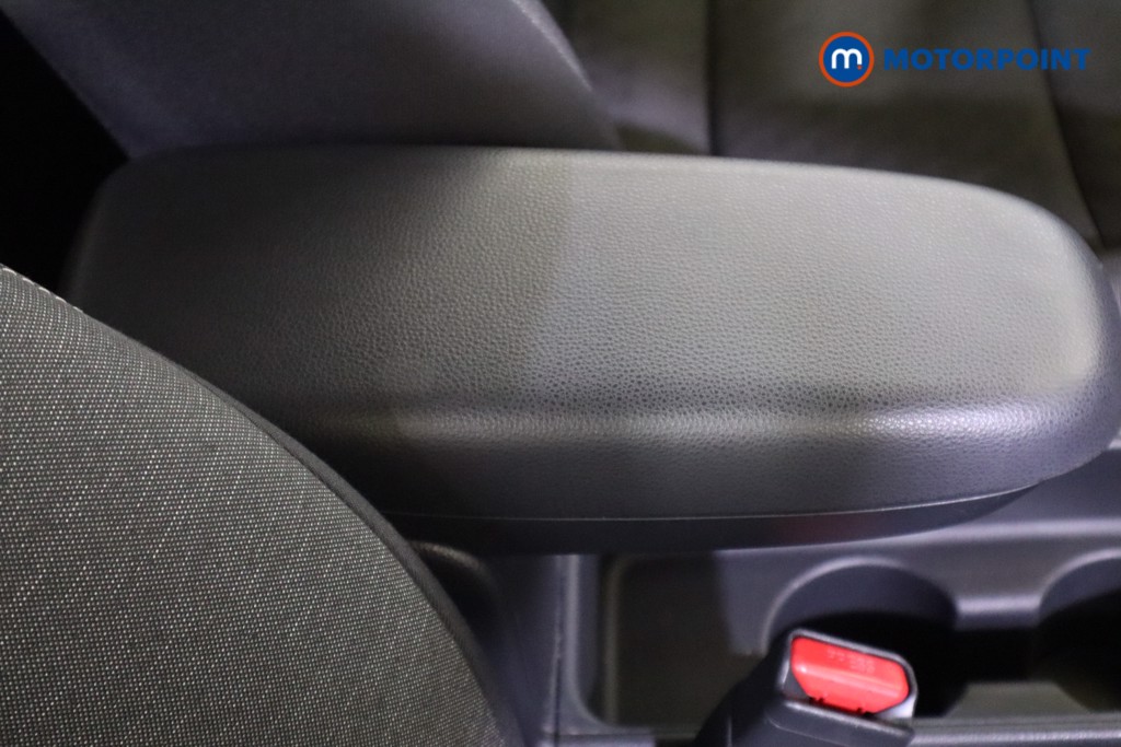 Toyota Yaris Design Automatic Petrol-Electric Hybrid Hatchback - Stock Number (1592253) - 25th supplementary image