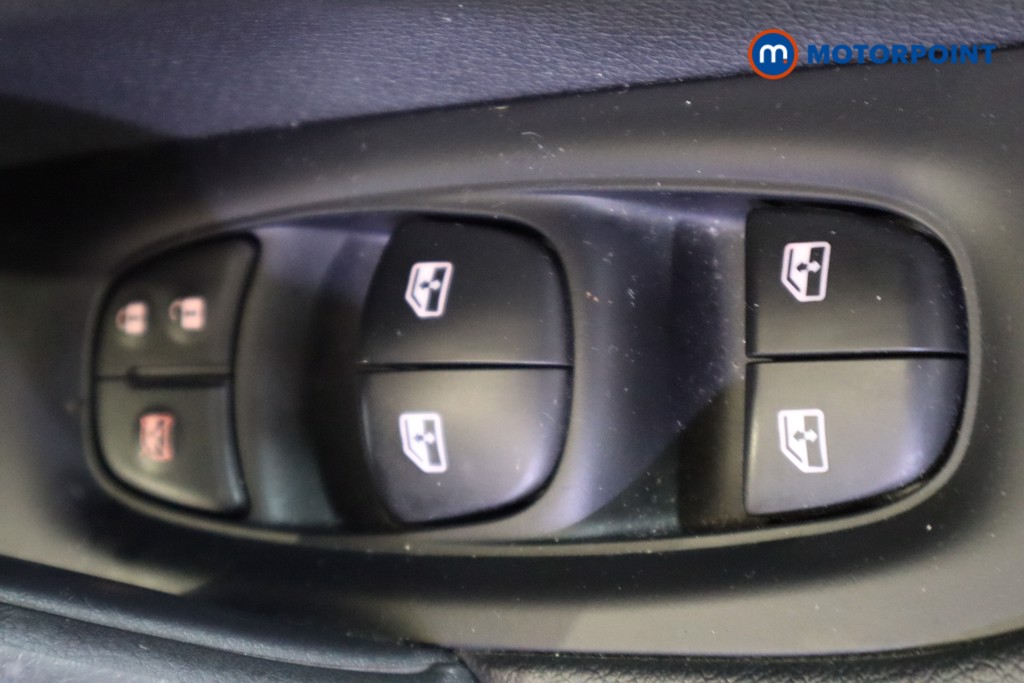 Nissan Qashqai Acenta Premium Manual Diesel SUV - Stock Number (1592280) - 15th supplementary image