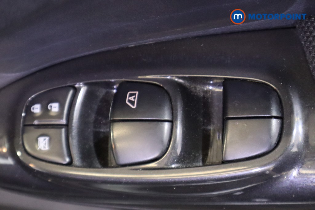 Nissan Juke N-Connecta Manual Diesel SUV - Stock Number (1592326) - 15th supplementary image