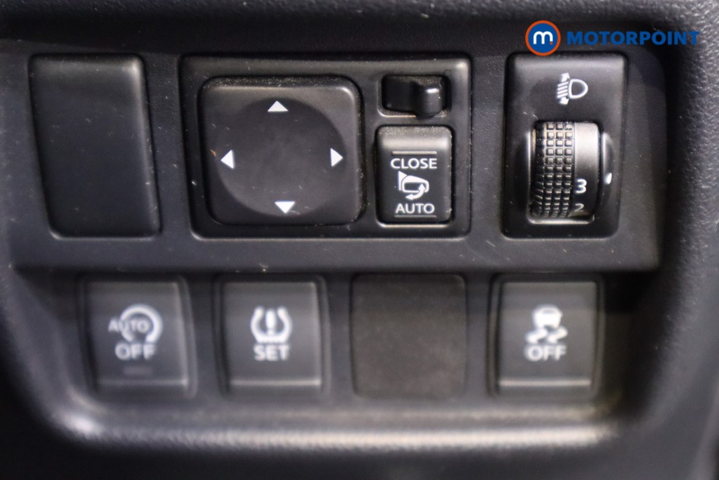 Nissan Juke N-Connecta Manual Diesel SUV - Stock Number (1592326) - 16th supplementary image