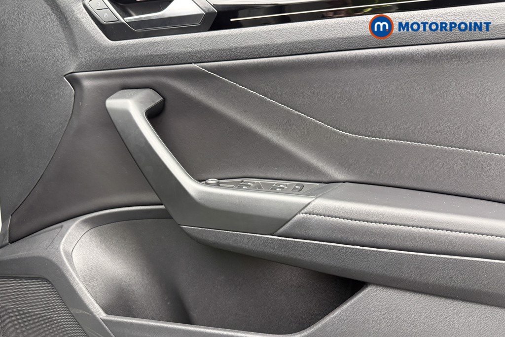 Volkswagen T-Roc R-Line Manual Petrol SUV - Stock Number (1592485) - 18th supplementary image