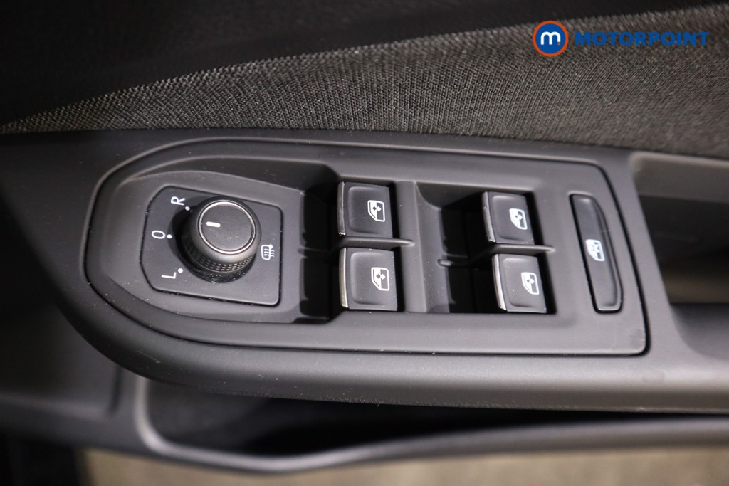 Volkswagen Golf Life Automatic Diesel Hatchback - Stock Number (1592508) - 12th supplementary image