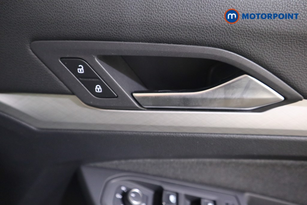 Volkswagen Golf Life Automatic Diesel Hatchback - Stock Number (1592508) - 13th supplementary image