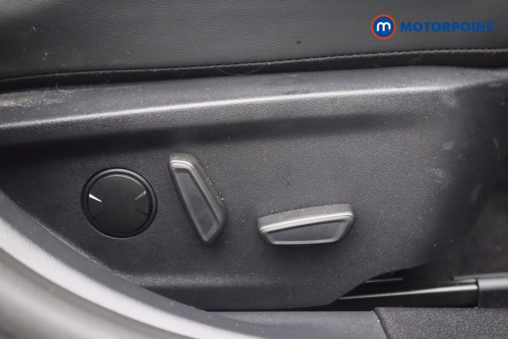 Ford Focus St-Line X Manual Petrol Hatchback - Stock Number (1592716) - 20th supplementary image