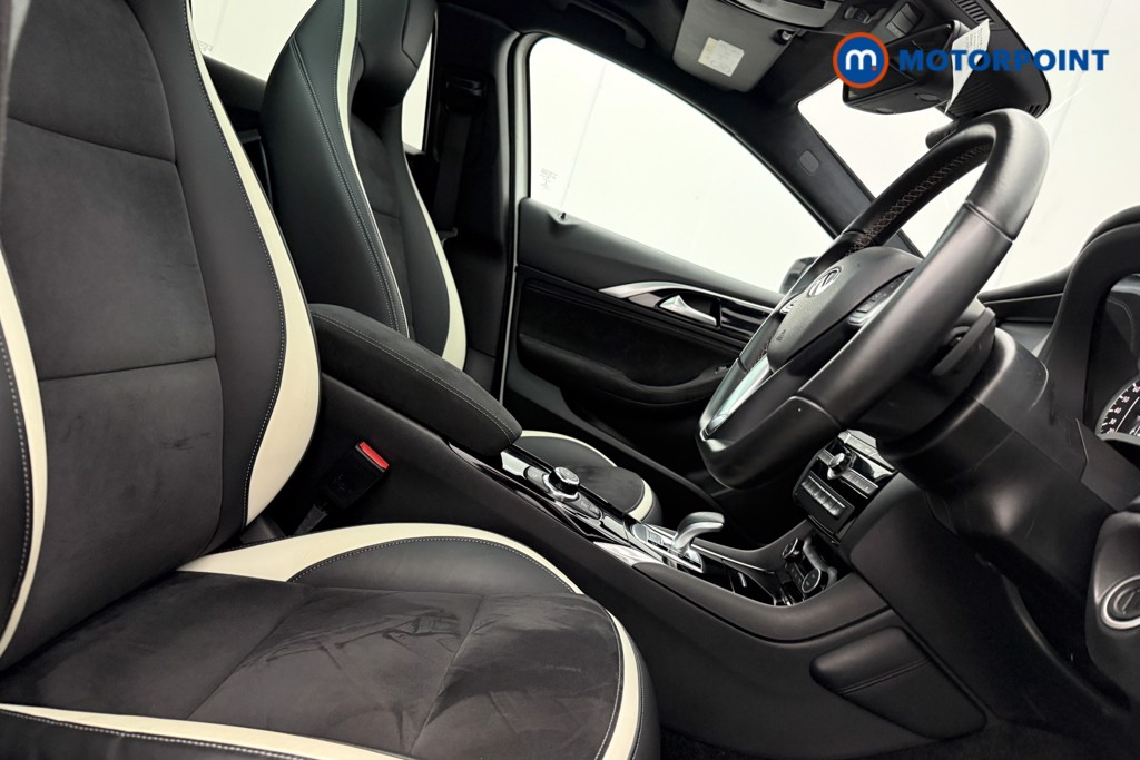 Infiniti Q30 Sport Automatic Diesel Hatchback - Stock Number (1572121) - 7th supplementary image