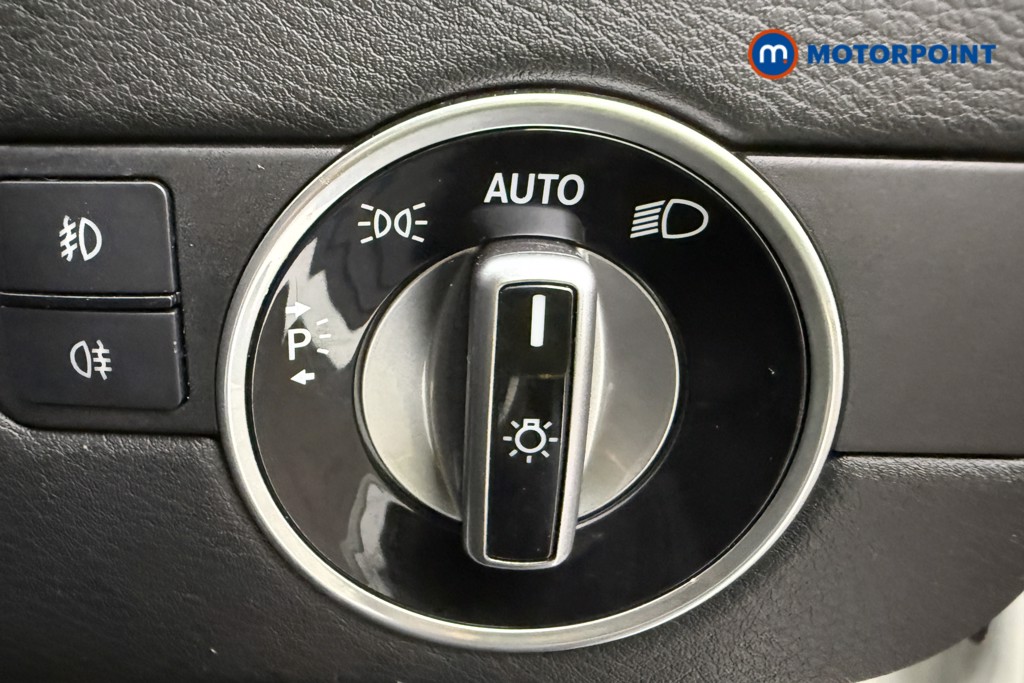 Infiniti Q30 Sport Automatic Diesel Hatchback - Stock Number (1572121) - 16th supplementary image