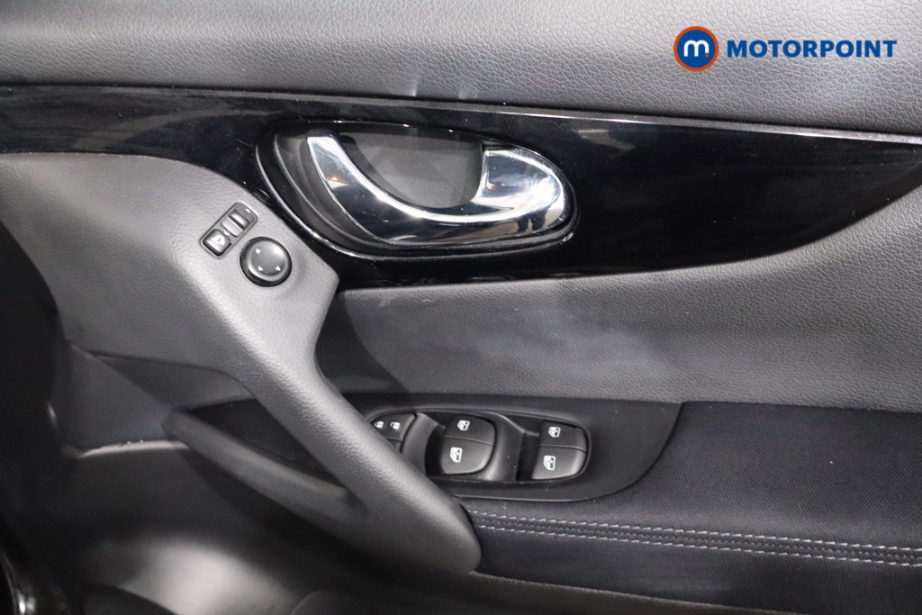 Nissan Qashqai N-Connecta Automatic Petrol SUV - Stock Number (1584324) - 21st supplementary image