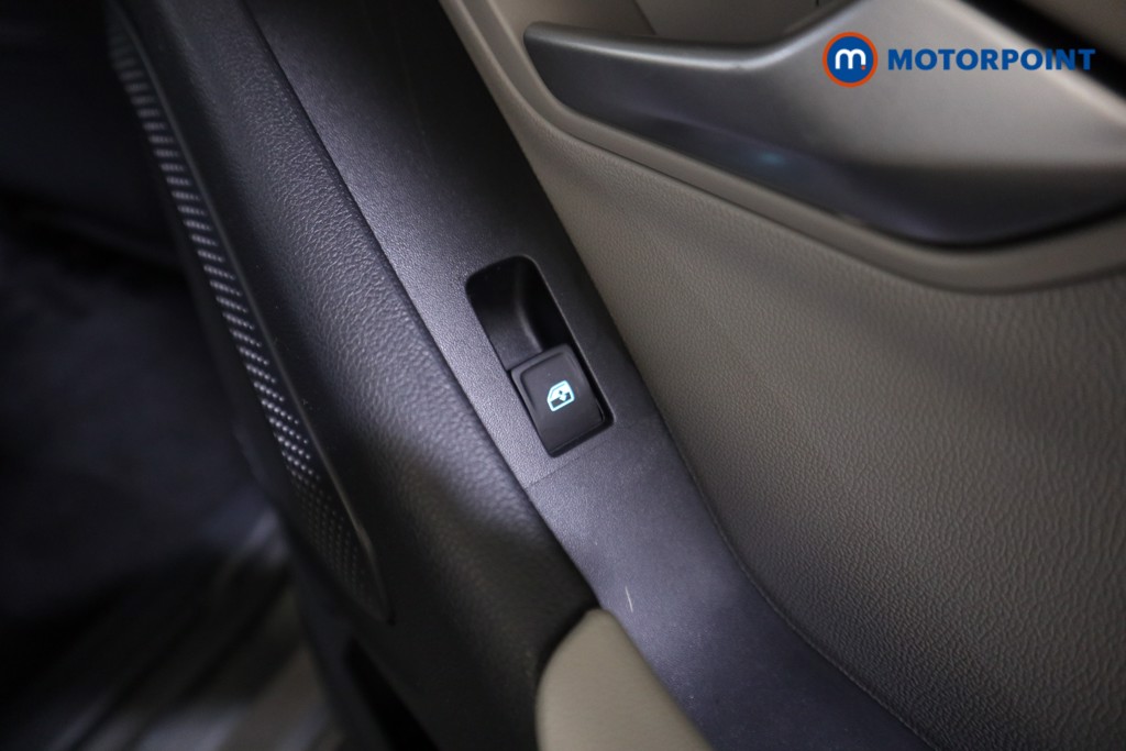 Ford Explorer Select Automatic Electric SUV - Stock Number (1586203) - 15th supplementary image