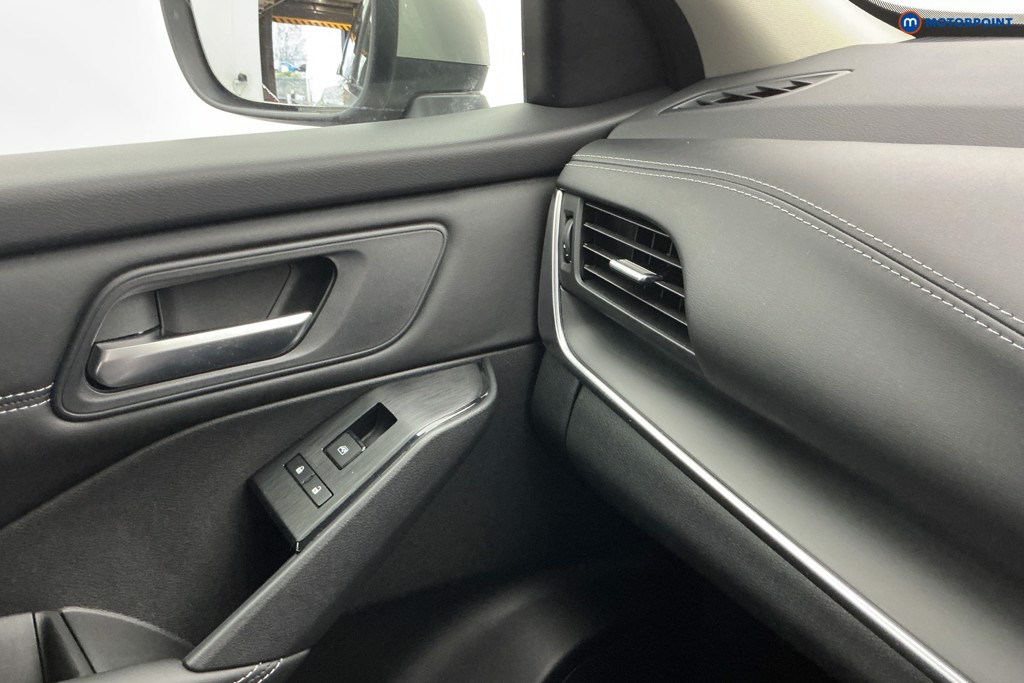 Nissan Qashqai Acenta Premium Manual Petrol SUV - Stock Number (1586472) - 16th supplementary image