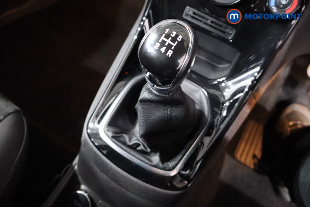 Ford Fiesta Zetec Manual Petrol Hatchback - Stock Number (1587152) - 14th supplementary image