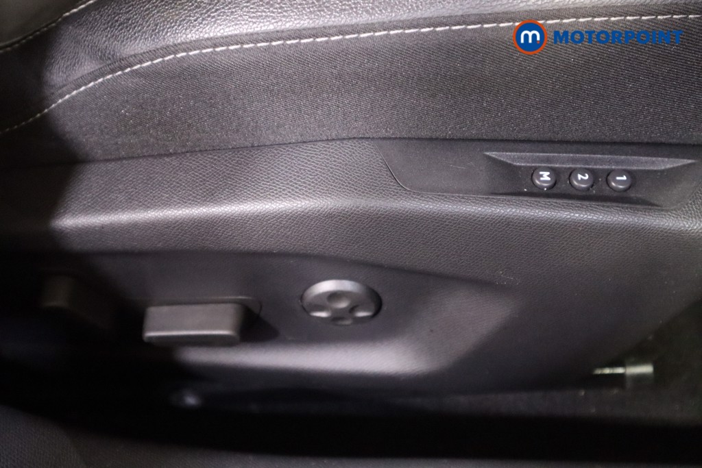 Vauxhall Astra Ultimate Automatic Petrol Hatchback - Stock Number (1589850) - 16th supplementary image