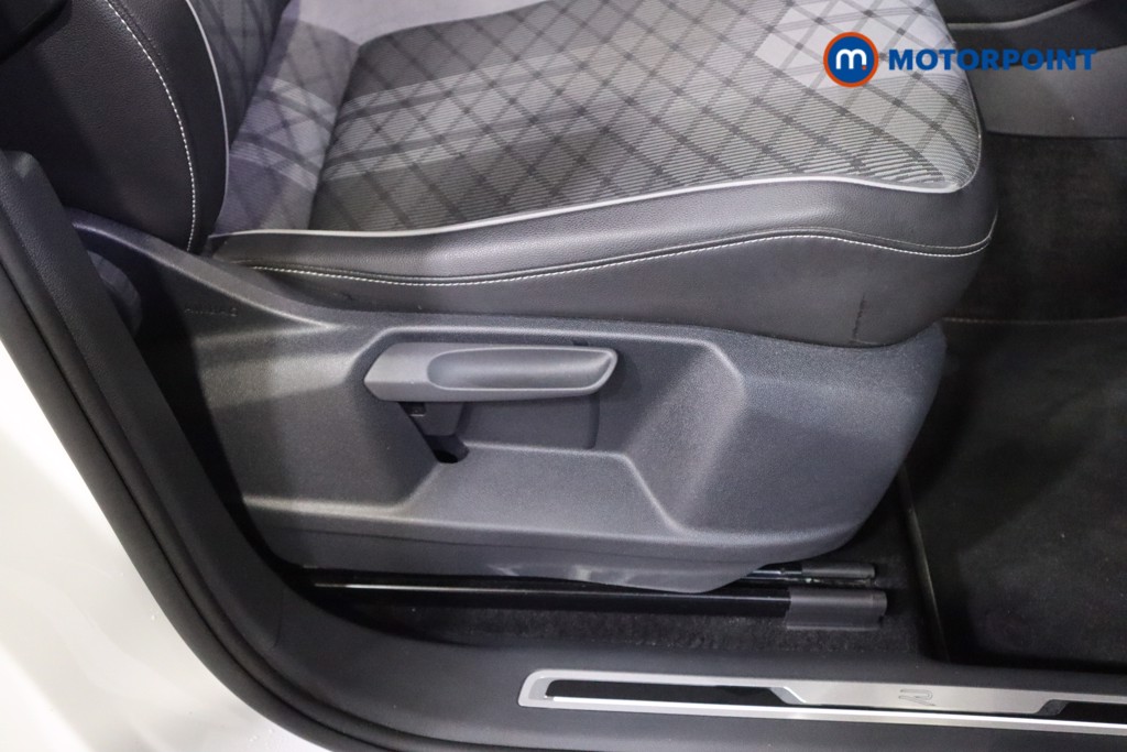 Volkswagen Tiguan R-Line Automatic Diesel SUV - Stock Number (1594093) - 16th supplementary image