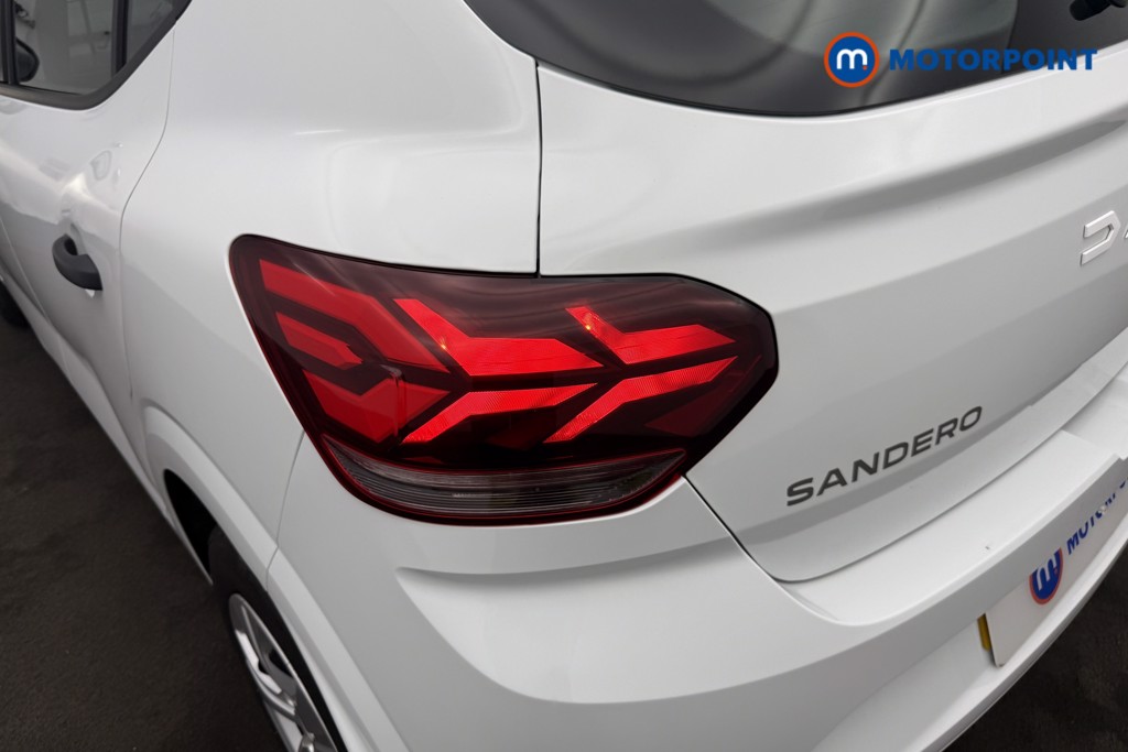Dacia Sandero Essential Manual Petrol Hatchback - Stock Number (1577260) - 9th supplementary image