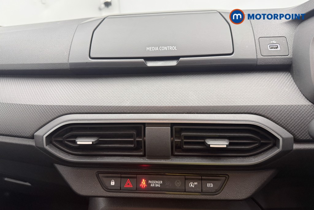 Dacia Sandero Essential Manual Petrol Hatchback - Stock Number (1577260) - 20th supplementary image