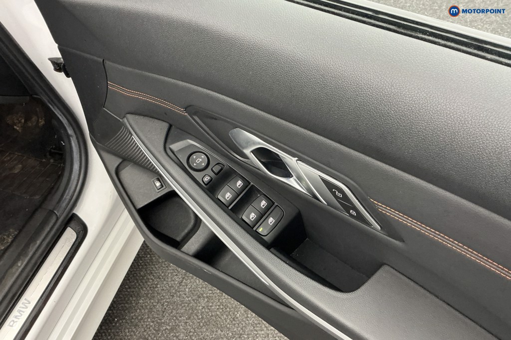 BMW 3 Series Sport Pro Automatic Petrol Plug-In Hybrid Saloon - Stock Number (1584645) - 17th supplementary image