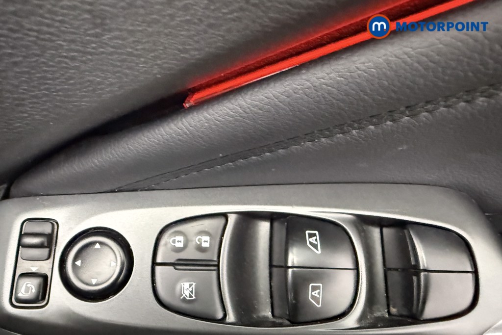 Nissan Juke N-Connecta Automatic Petrol SUV - Stock Number (1586434) - 19th supplementary image