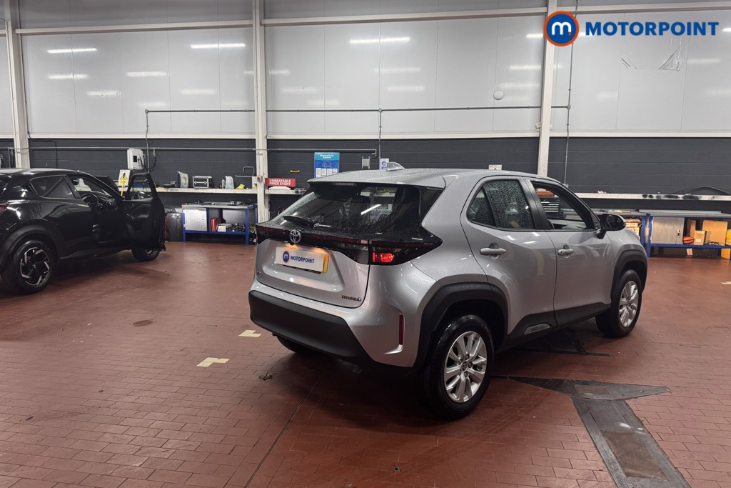 Toyota Yaris Cross Icon Automatic Petrol-Electric Hybrid Estate - Stock Number (1587244) - Drivers side rear corner