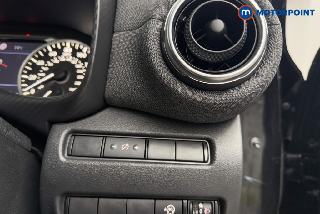 Nissan Juke Acenta Premium Manual Petrol SUV - Stock Number (1589350) - 16th supplementary image