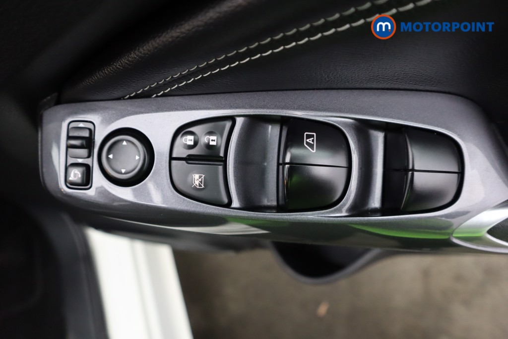 Nissan Juke N-Connecta Automatic Petrol SUV - Stock Number (1593155) - 24th supplementary image