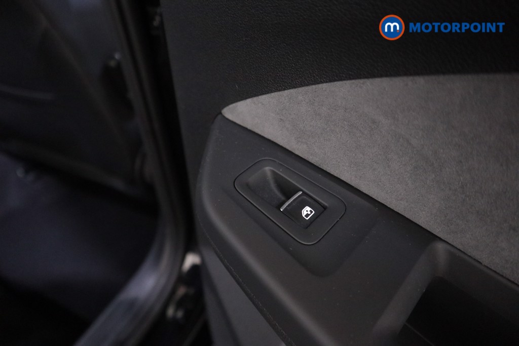 Volkswagen Golf R-Line Automatic Petrol Hatchback - Stock Number (1594187) - 18th supplementary image