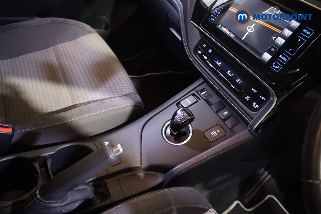 Toyota Auris Design Automatic Petrol-Electric Hybrid Hatchback - Stock Number (1594343) - 7th supplementary image