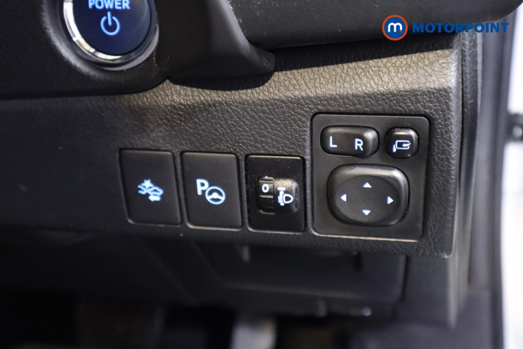 Toyota Auris Design Automatic Petrol-Electric Hybrid Hatchback - Stock Number (1594343) - 12th supplementary image
