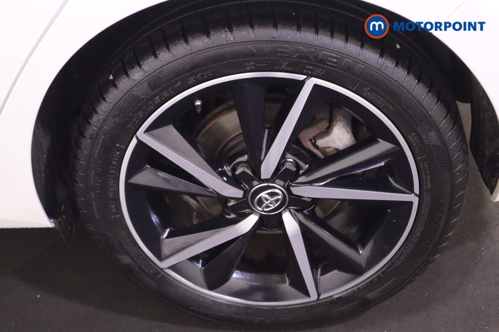 Toyota Auris Design Automatic Petrol-Electric Hybrid Hatchback - Stock Number (1594343) - 22nd supplementary image