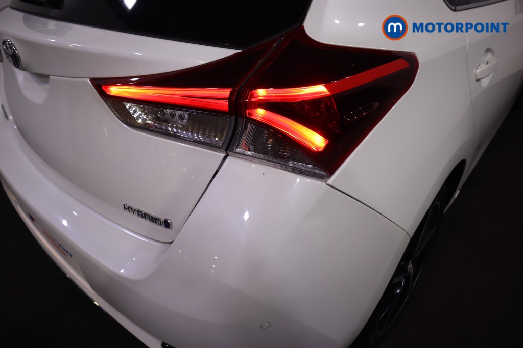 Toyota Auris Design Automatic Petrol-Electric Hybrid Hatchback - Stock Number (1594343) - 27th supplementary image