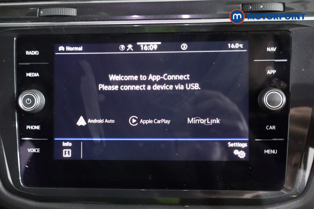 Volkswagen Tiguan R-Line Automatic Petrol SUV - Stock Number (1552193) - 9th supplementary image