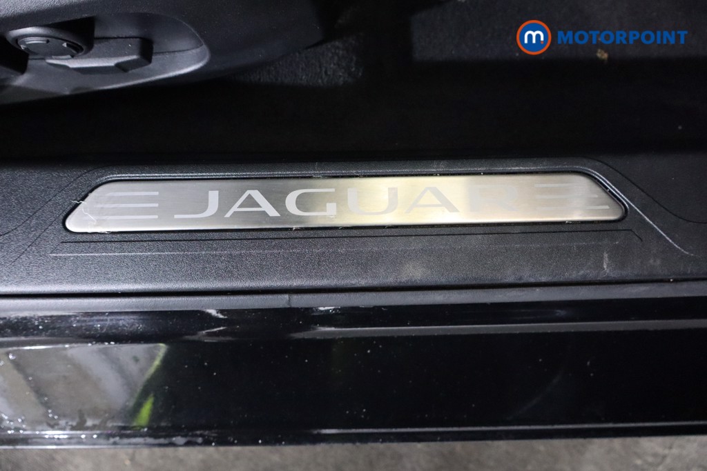 Jaguar XE R-Dynamic Se Black Automatic Diesel Saloon - Stock Number (1588617) - 20th supplementary image