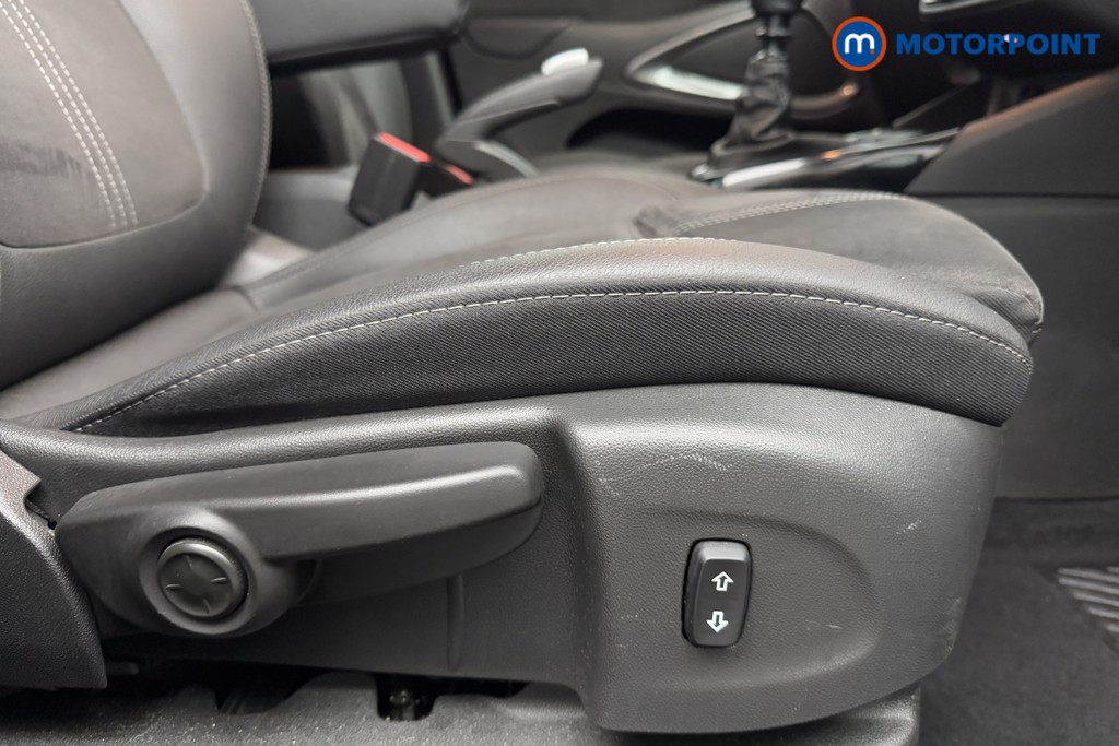 Vauxhall Crossland Ultimate Manual Petrol SUV - Stock Number (1588973) - 17th supplementary image