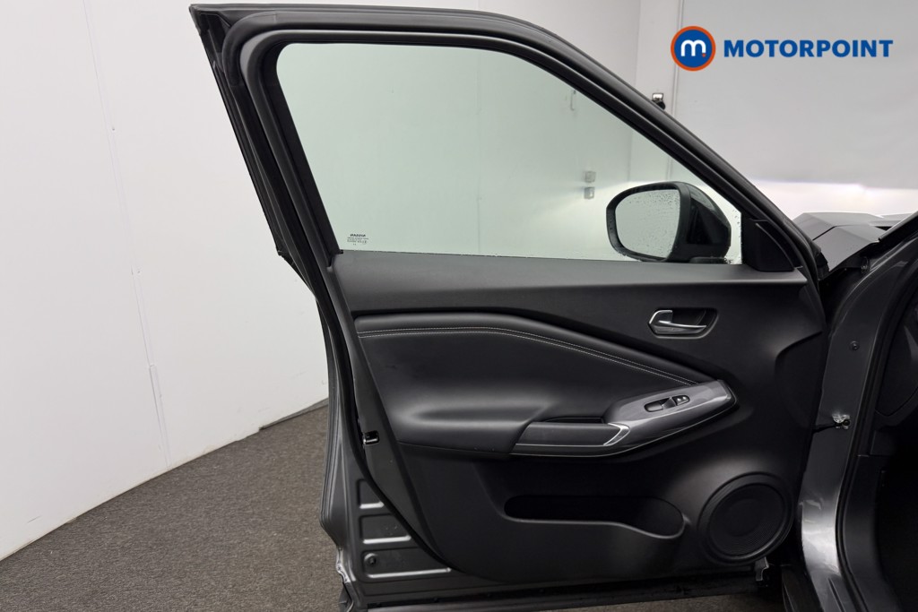 Nissan Juke N-Connecta Automatic Petrol SUV - Stock Number (1590215) - 4th supplementary image