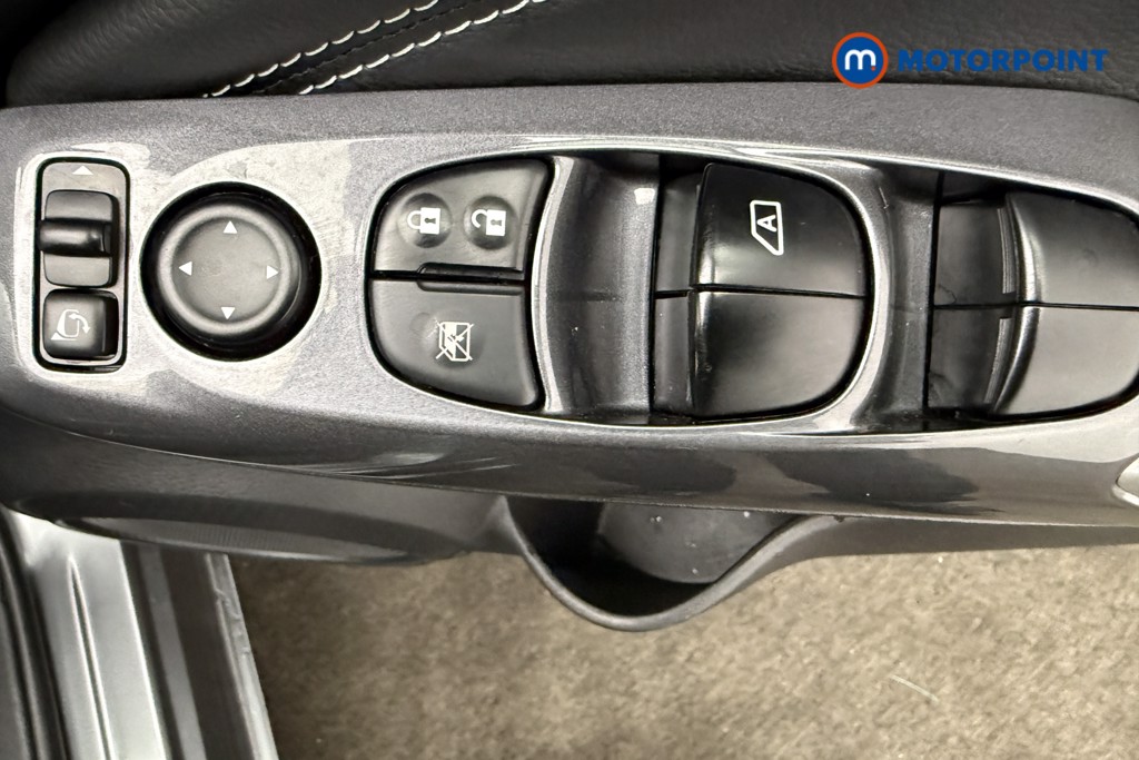 Nissan Juke N-Connecta Automatic Petrol SUV - Stock Number (1590215) - 19th supplementary image