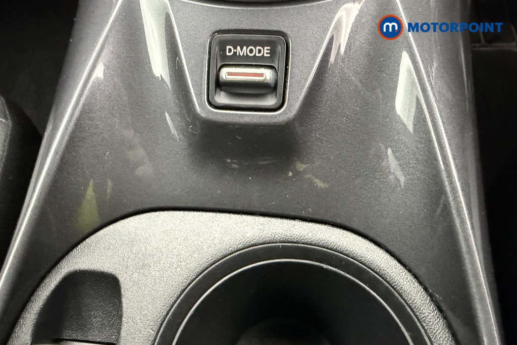 Nissan Juke N-Connecta Automatic Petrol SUV - Stock Number (1590215) - 22nd supplementary image