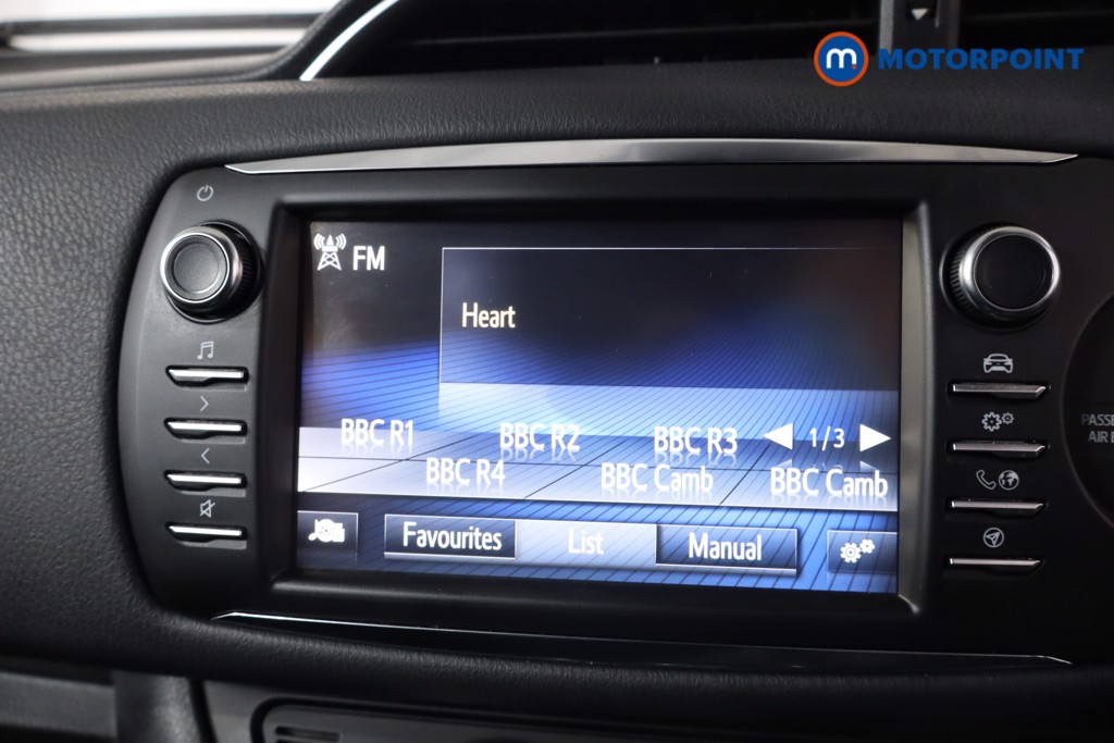 Toyota Yaris Bi-Tone Manual Petrol Hatchback - Stock Number (1590660) - 2nd supplementary image