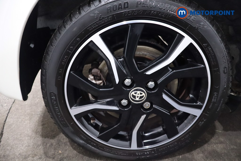 Toyota Yaris Bi-Tone Manual Petrol Hatchback - Stock Number (1590660) - 9th supplementary image
