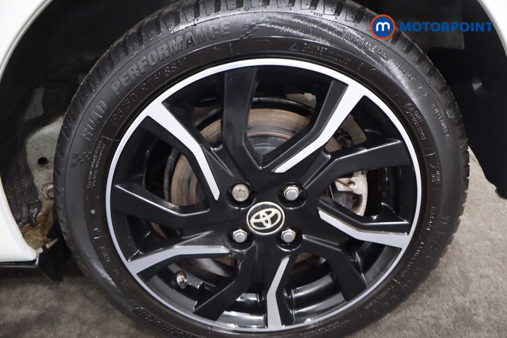 Toyota Yaris Bi-Tone Manual Petrol Hatchback - Stock Number (1590660) - 12th supplementary image