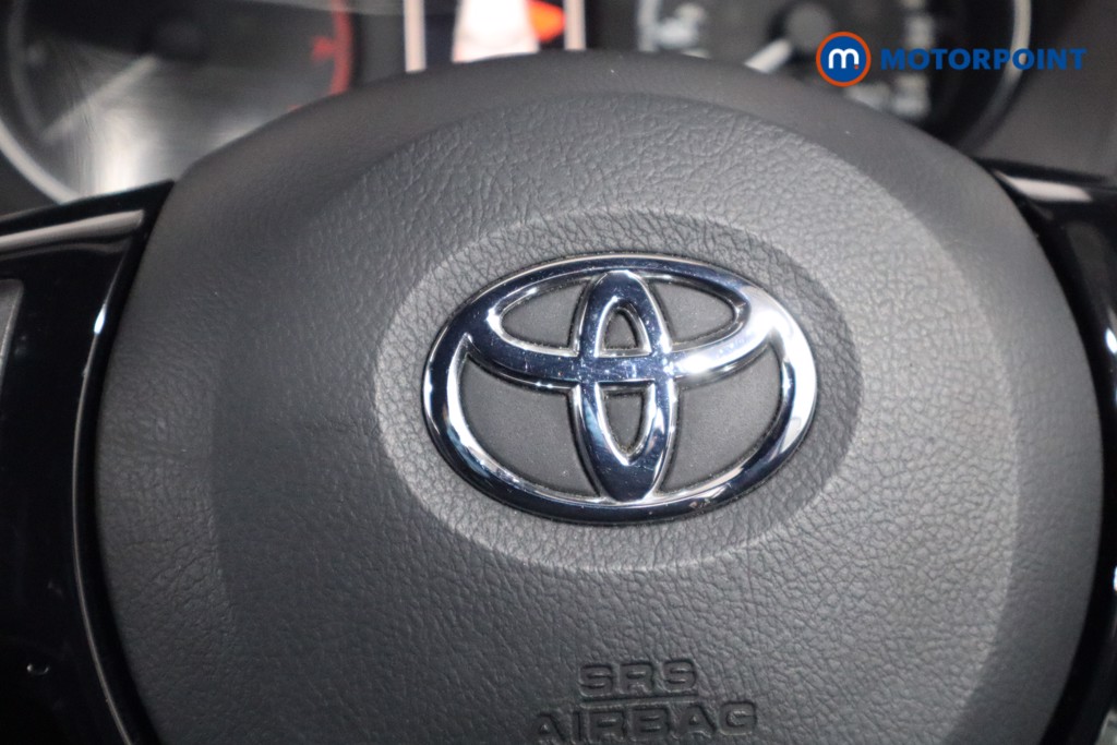 Toyota Yaris Bi-Tone Manual Petrol Hatchback - Stock Number (1590660) - 16th supplementary image