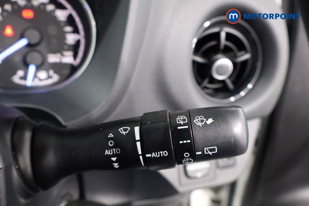 Toyota Yaris Bi-Tone Manual Petrol Hatchback - Stock Number (1590660) - 17th supplementary image