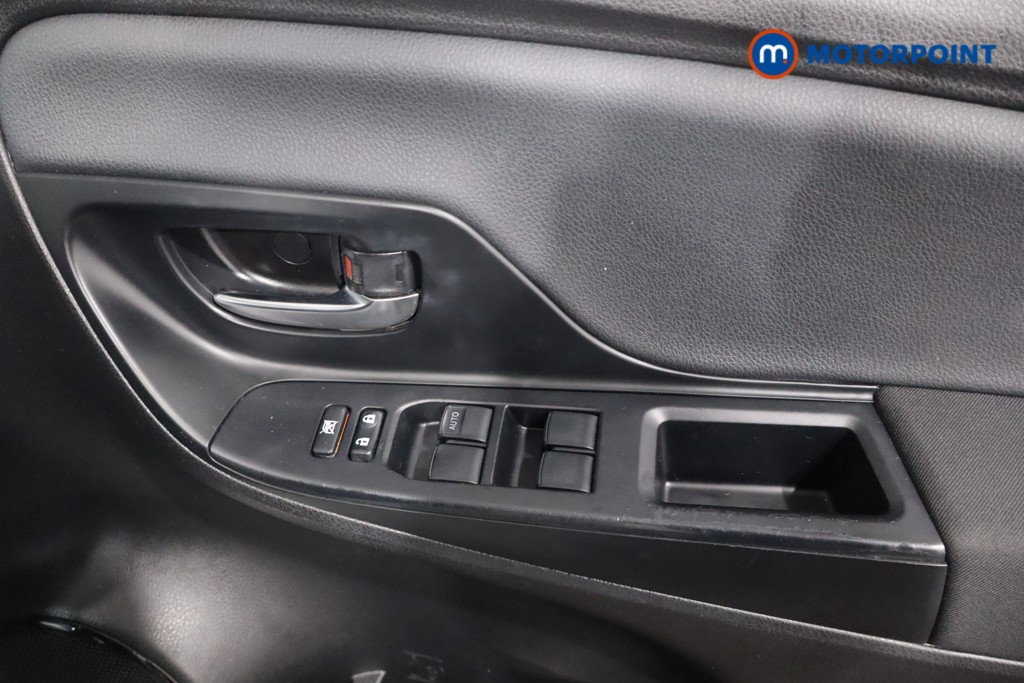 Toyota Yaris Bi-Tone Manual Petrol Hatchback - Stock Number (1590660) - 21st supplementary image